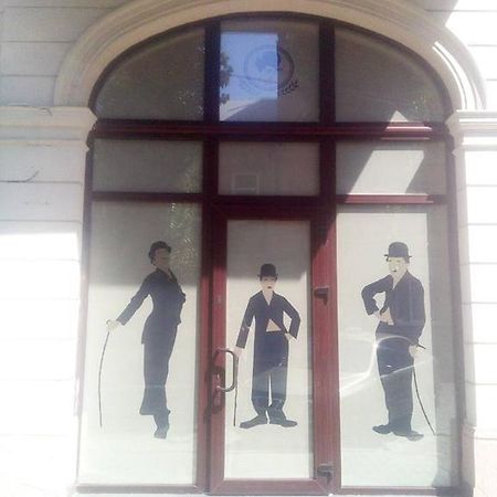 Chaplin Hotel Lviv Luaran gambar