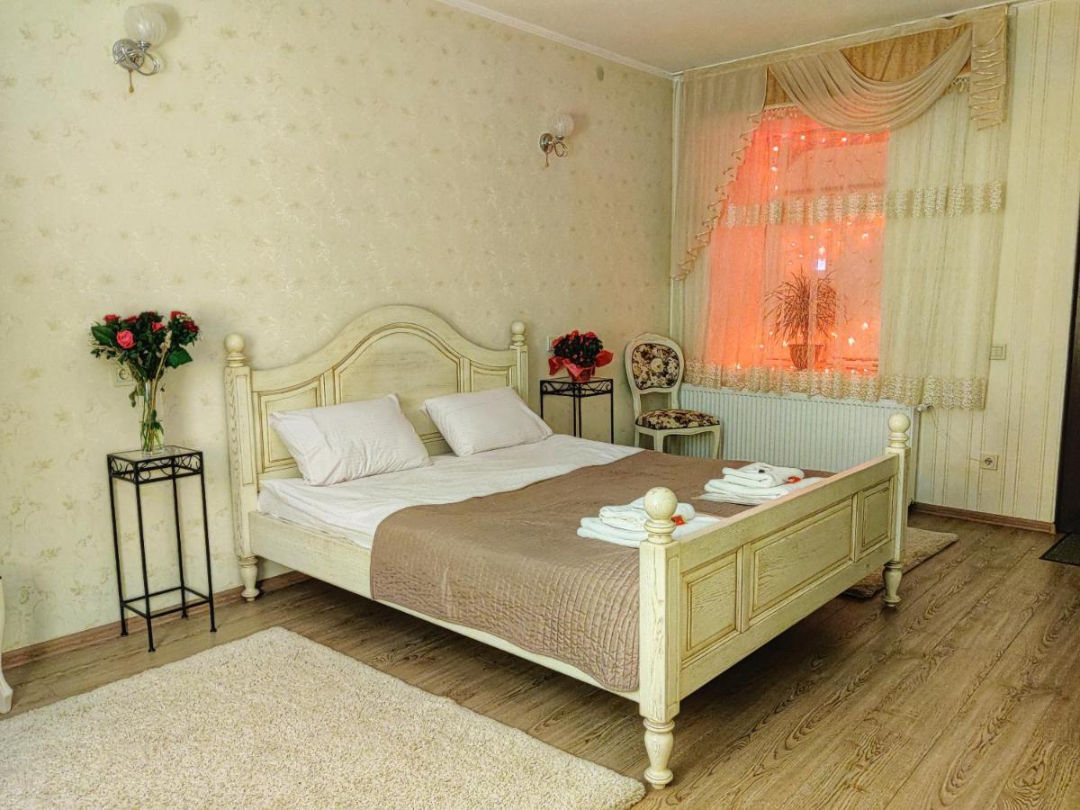 Chaplin Hotel Lviv Luaran gambar