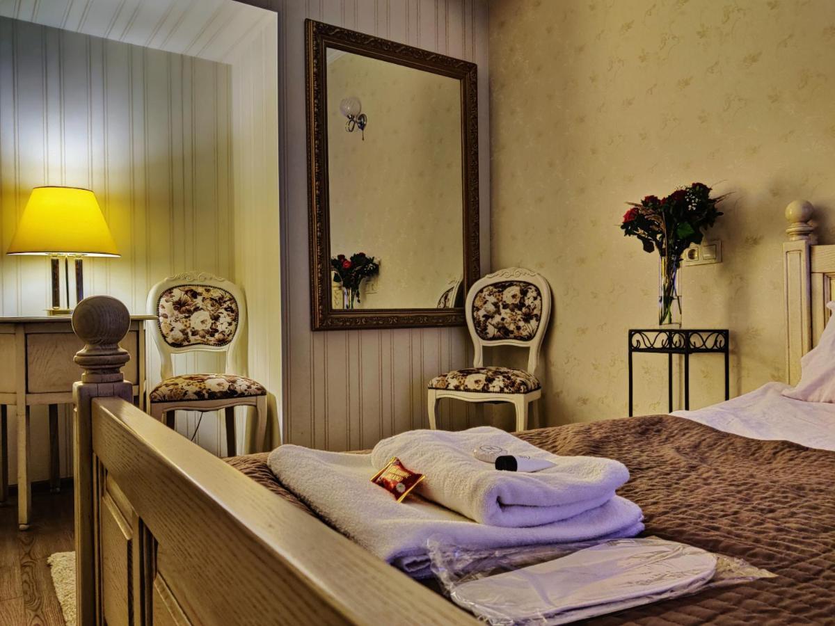 Chaplin Hotel Lviv Luaran gambar