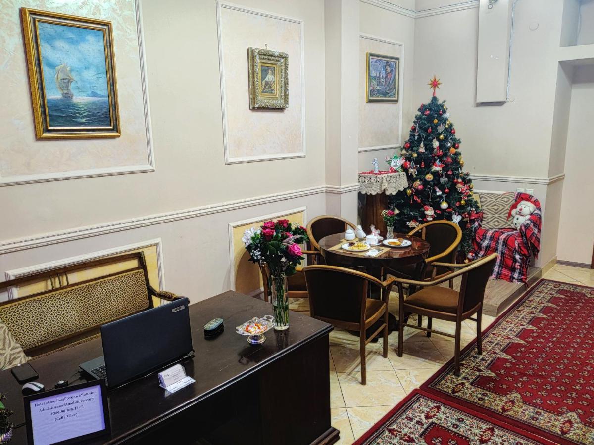 Chaplin Hotel Lviv Luaran gambar