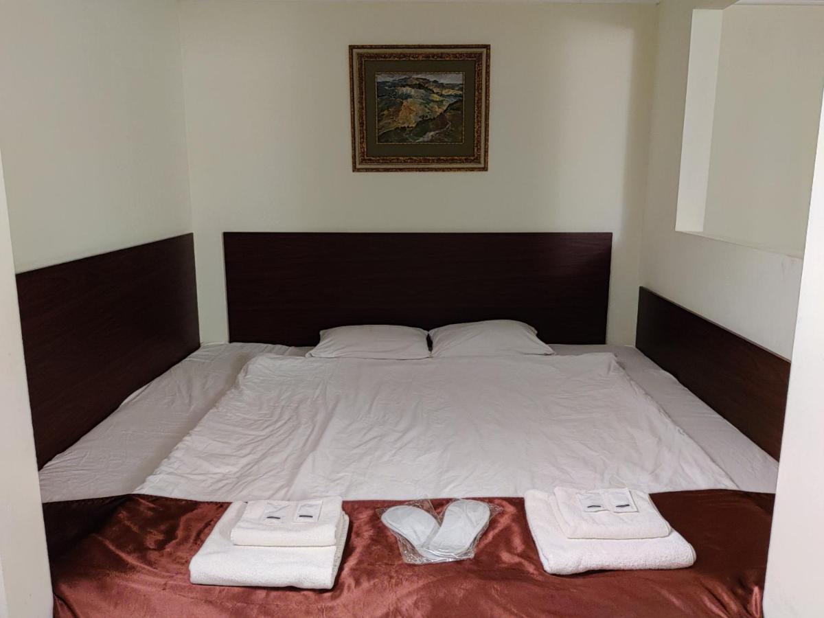 Chaplin Hotel Lviv Luaran gambar