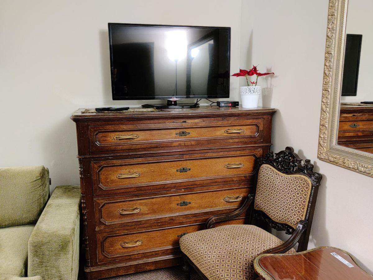 Chaplin Hotel Lviv Luaran gambar