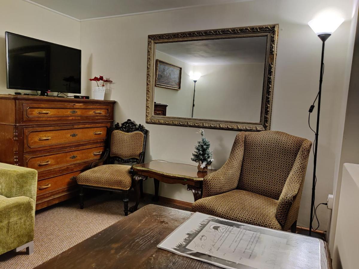 Chaplin Hotel Lviv Luaran gambar