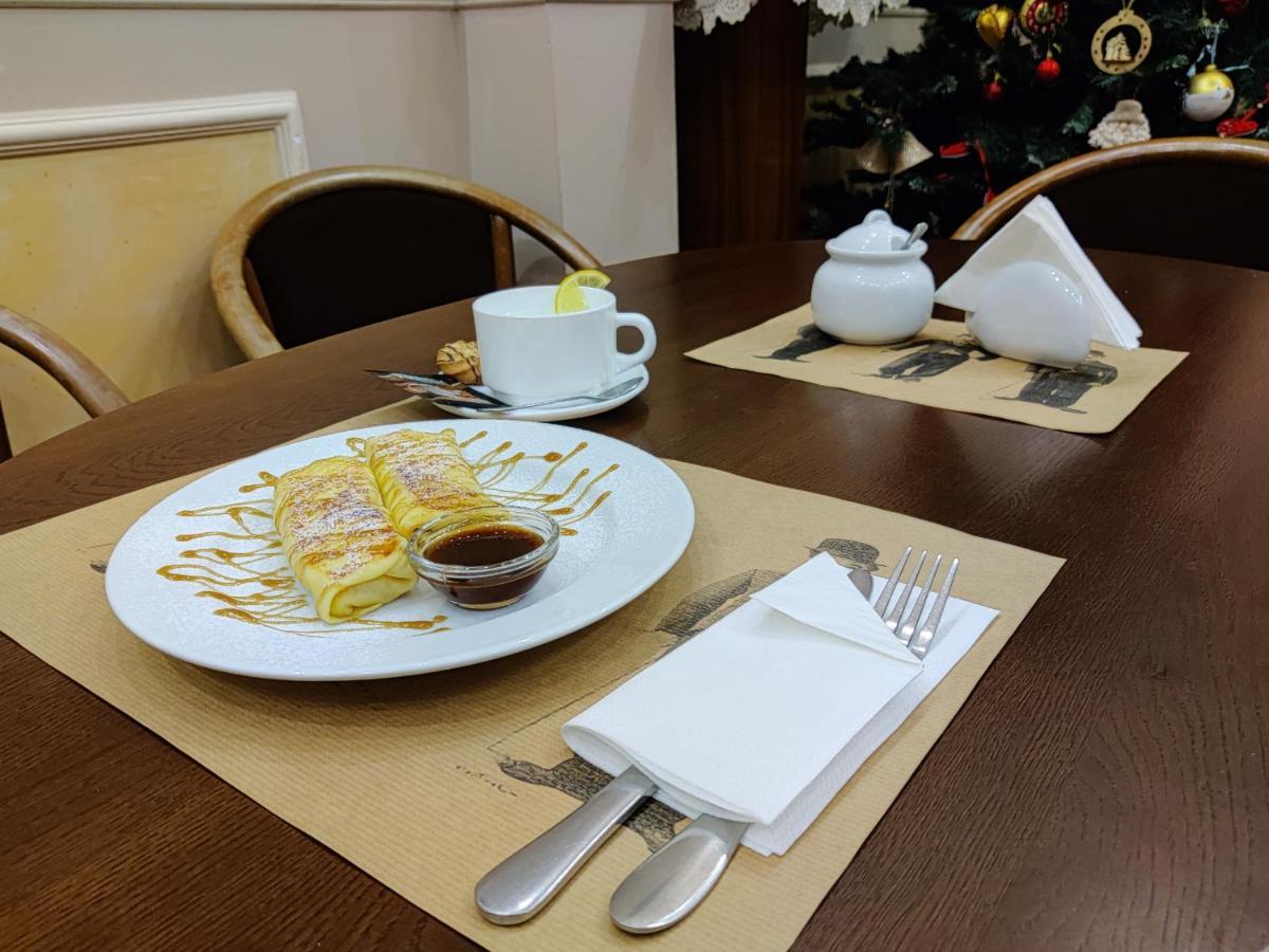 Chaplin Hotel Lviv Luaran gambar