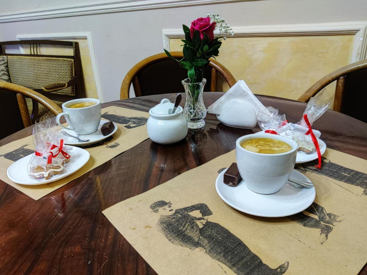 Chaplin Hotel Lviv Luaran gambar
