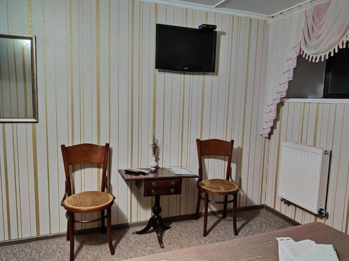 Chaplin Hotel Lviv Luaran gambar