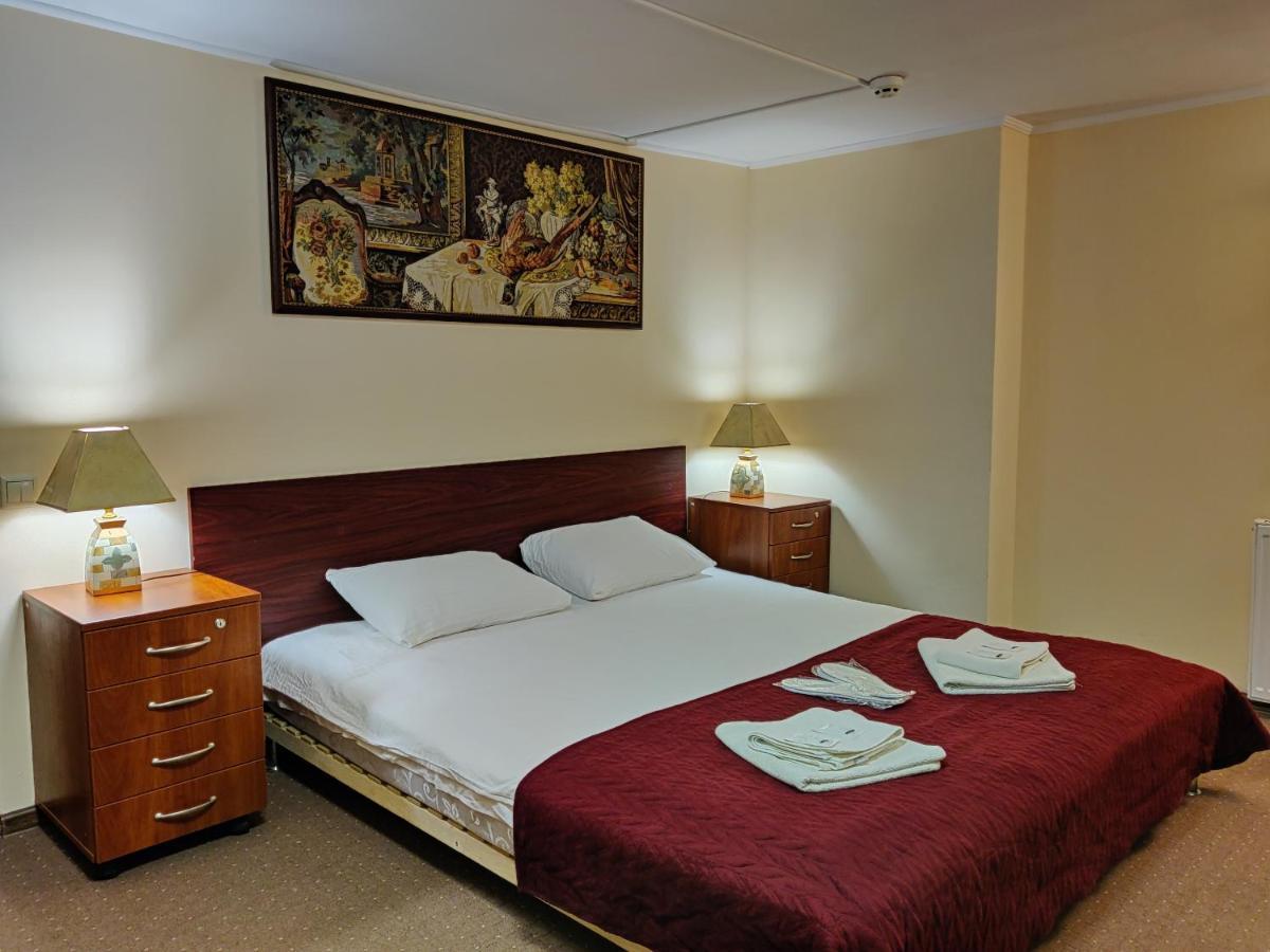 Chaplin Hotel Lviv Luaran gambar