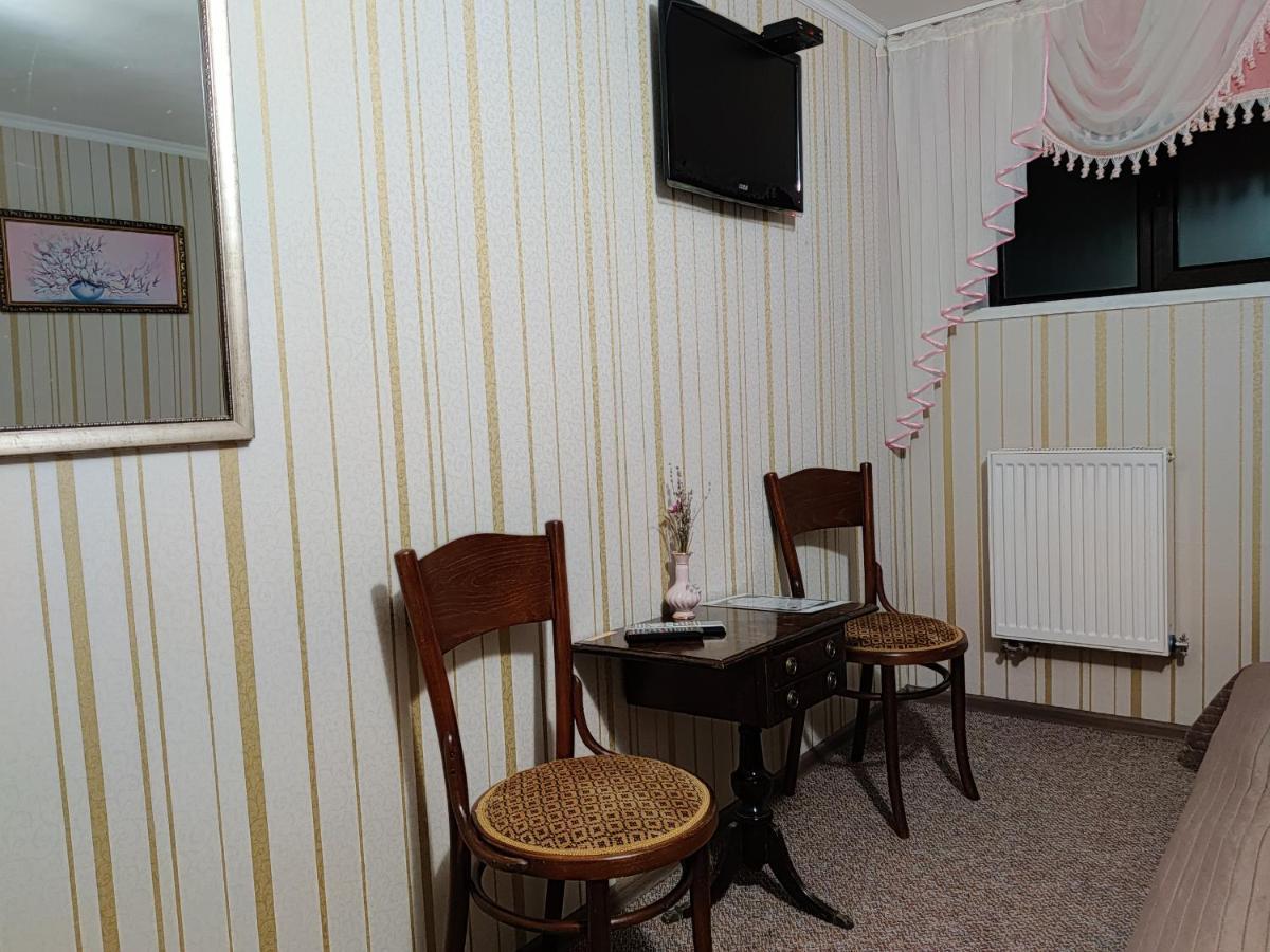 Chaplin Hotel Lviv Luaran gambar