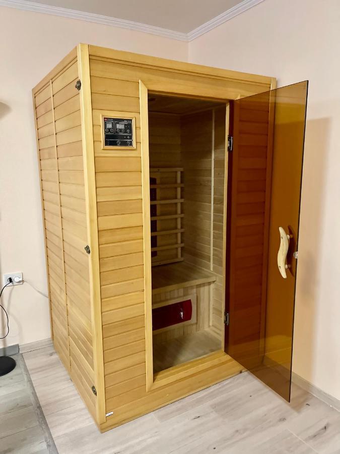 Chaplin Hotel Lviv Luaran gambar